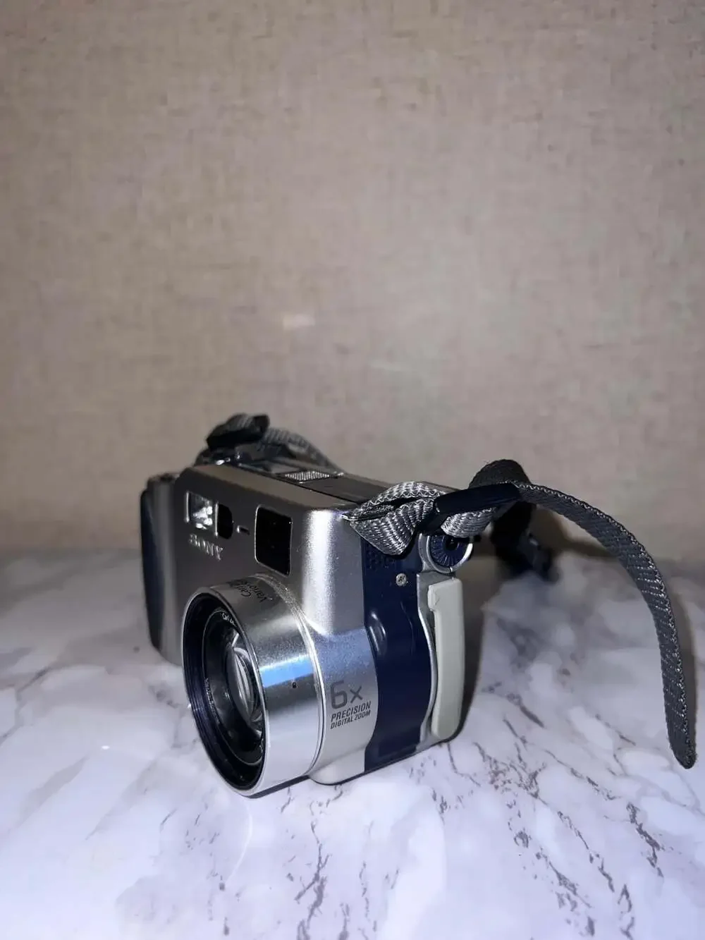 Sony Cyber-shot DSC-S70 3.3MP Digital Camera with 64MB Memory Stick & Battery